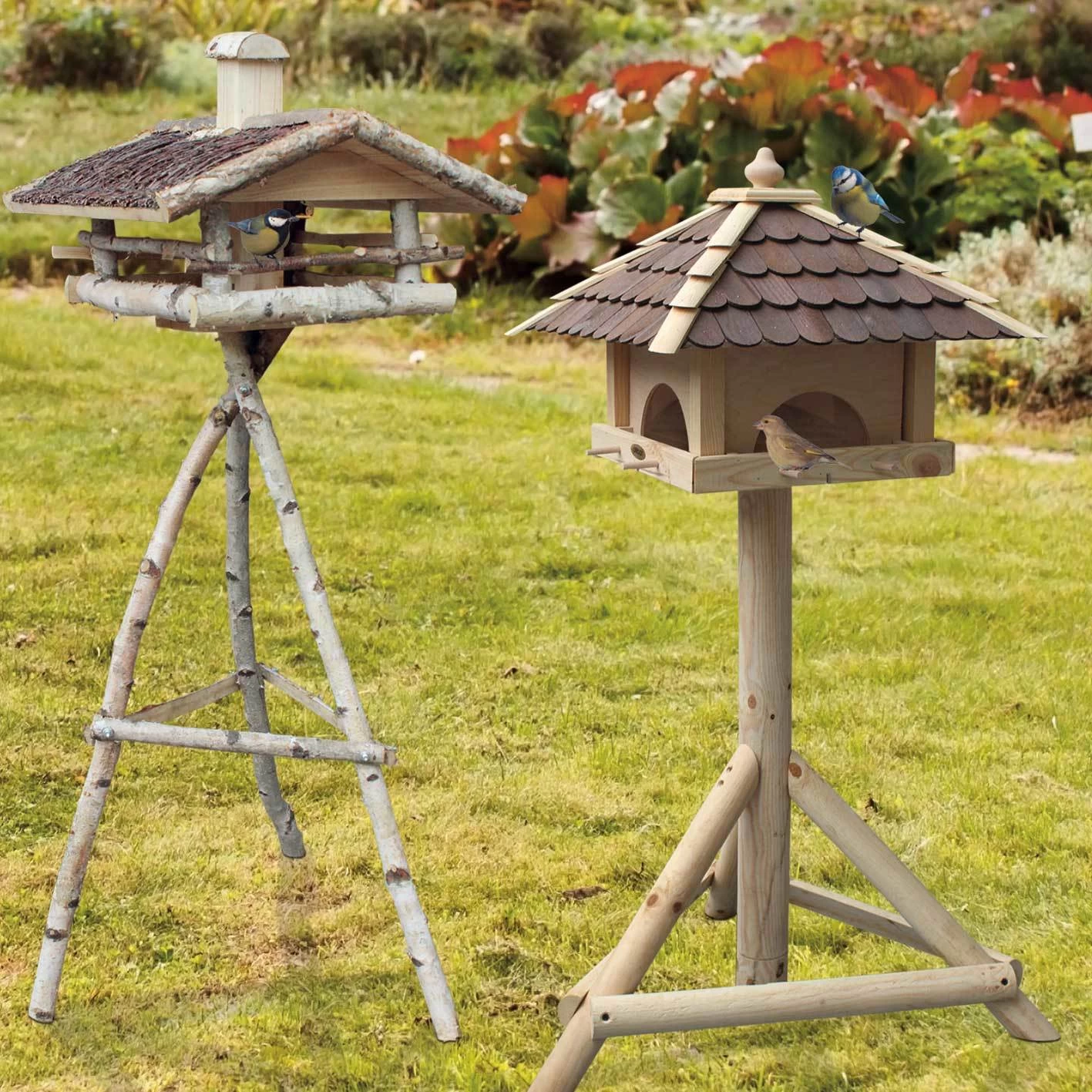 Vogelhaus Mit Ständer, Höhe 105 Cm, Aus Birkenholz Mit Reisigdach 2 Vogelhaus Mit Ständer, Höhe 105 Cm, Aus Birkenholz Mit Reisigdach – Bild 2