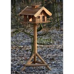 Vogelfutterhaus Almhütte Mit Liebevollen Details, Inkl. Ständer, FSC®, Ca. 56 X 46 X 35,5 Cm -Gartenbedarf Verkäufe 0910101340 Vogelfutterhaus Almhuette inkl Staender FSCca56x46x35 5cm 4 60497