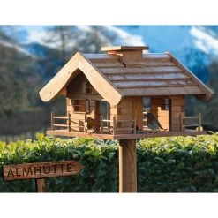 Vogelfutterhaus Almhütte Mit Liebevollen Details, Inkl. Ständer, FSC®, Ca. 56 X 46 X 35,5 Cm -Gartenbedarf Verkäufe 0910101340 Vogelfutterhaus Almhuette inkl Staender FSCca56x46x35 5cm 7 60494
