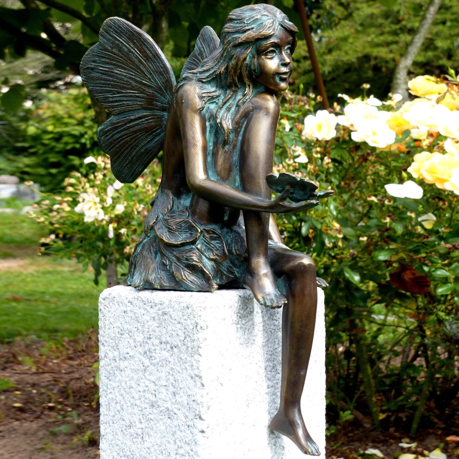 Rottenecker Fee Sitzend Mit Schmetterling, Bronze, 36 X 13 X 25 Cm 1 Rottenecker Fee Sitzend Mit Schmetterling, Bronze, 36 X 13 X 25 Cm