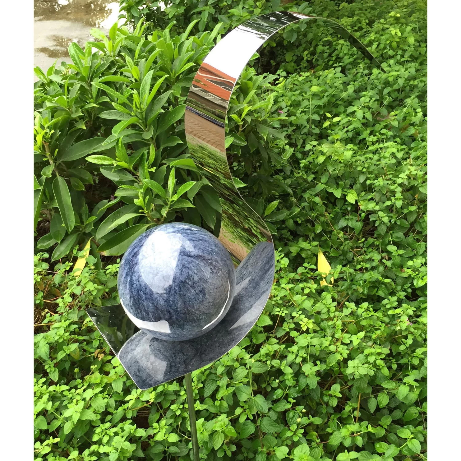 Beetstecker Flamme Als Kugel Auf Stab Aus Edelstahl, Matt Gebürstet 2 Beetstecker Flamme Als Kugel Auf Stab Aus Edelstahl, Matt Gebürstet – Bild 2