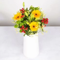 Gemischter Blumenbund 'Sonnentag' Inkl. Gratis Grußkarte 5 Gemischter Blumenbund 'Sonnentag' Inkl. Gratis Grußkarte -Gartenbedarf Verkäufe 1025700015 DIY Mixbund Sonnentag Germini Hypericum Statice Lilie Santini 2 94588