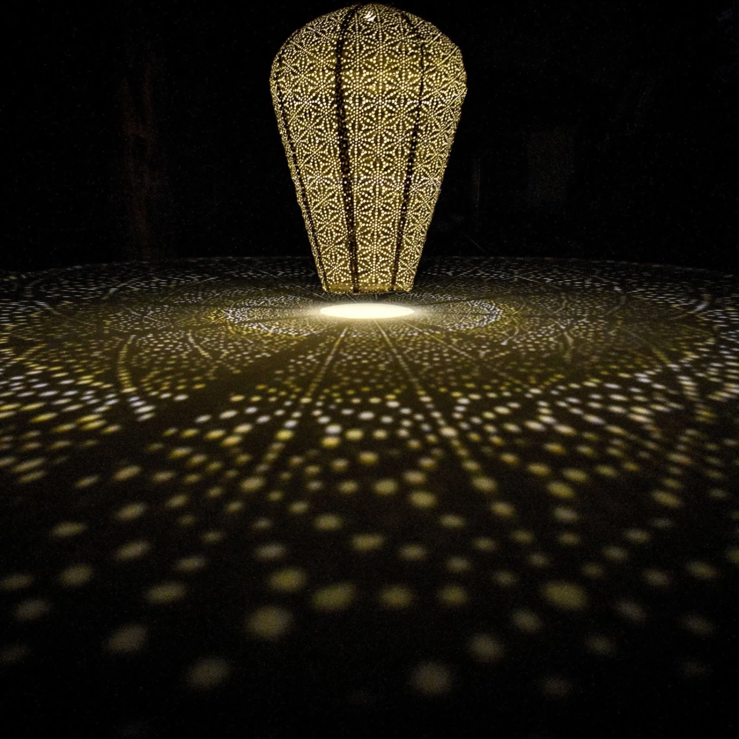 Solarlaterne 'Balloon XL', Helltaupe, Ø 35 X 50 Cm 4 Solarlaterne 'Balloon XL', Helltaupe, Ø 35 X 50 Cm – Bild 4