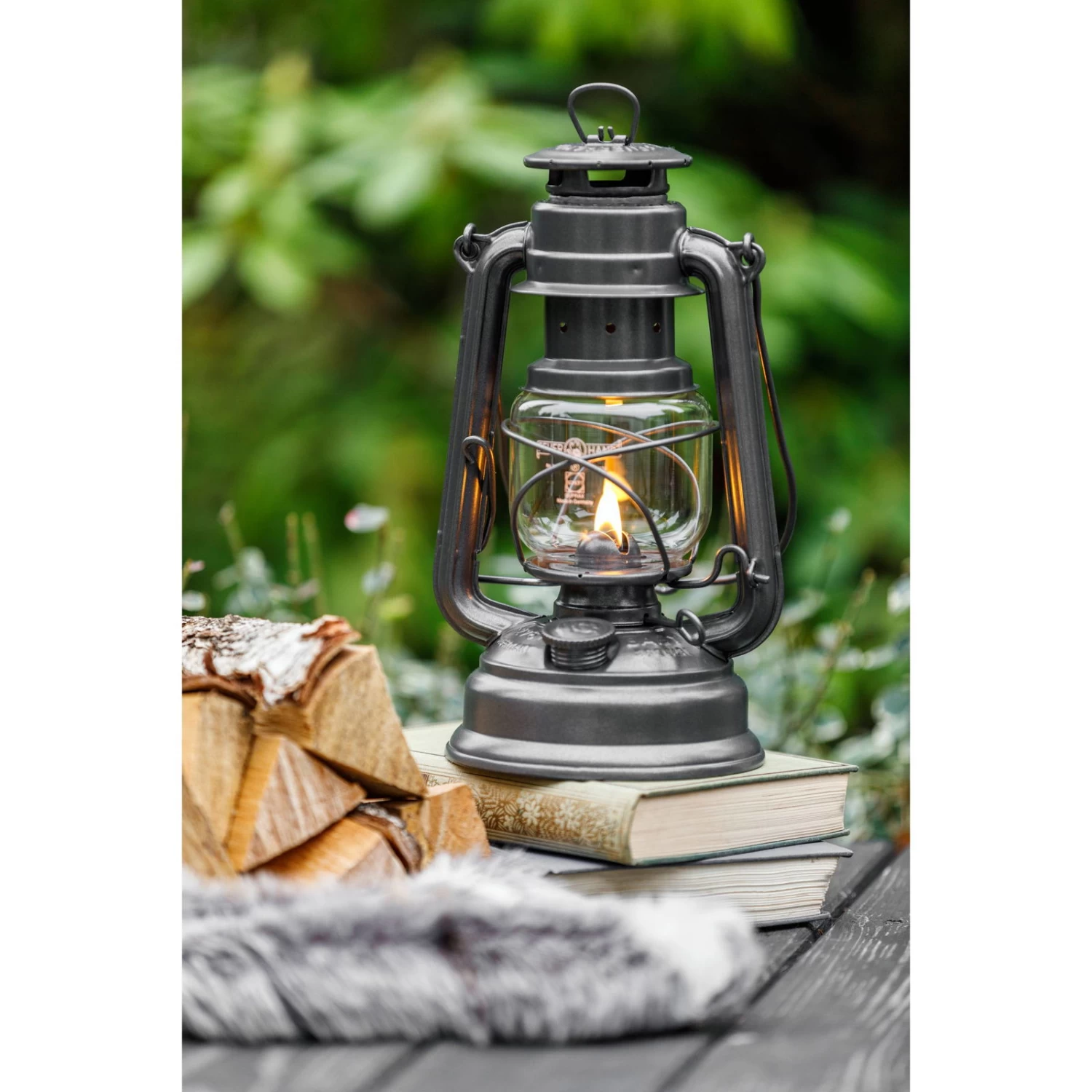 Feuerhand Sturmlaterne 'Baby Special 276', Sparkling Iron, 26,5 X 13,5 X 15 Cm 3 Feuerhand Sturmlaterne 'Baby Special 276', Sparkling Iron, 26,5 X 13,5 X 15 Cm – Bild 3